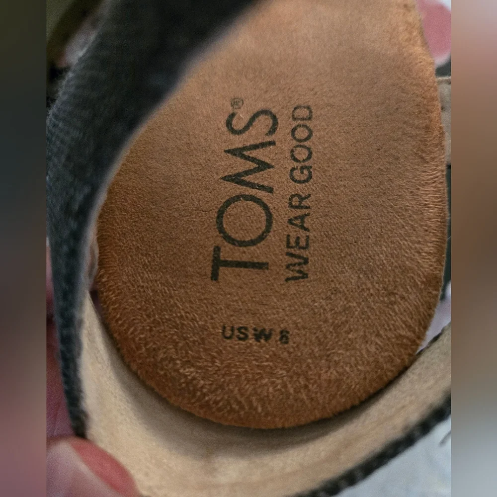 TOMS Sandals - Picture 9 of 10